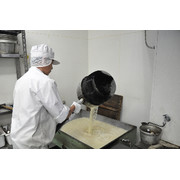 昔ながらの手づくり製法。